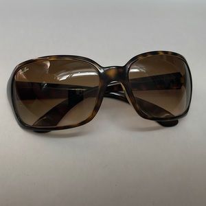Ray-Ban (RB4068)
